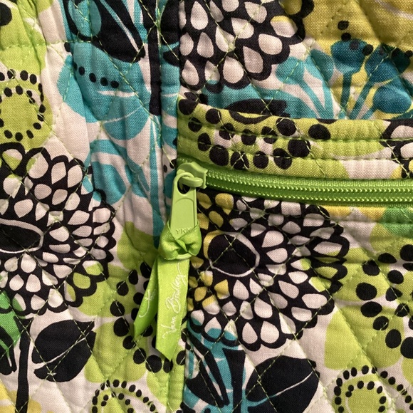 Vera Bradley Laura Shoulder Bag in Retired Pattern “Limes Up” - Picture 4 of 14